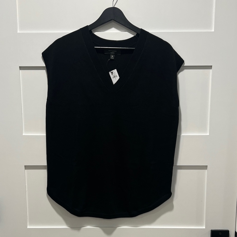 NWT - Light Weight Cap Sleeve V-Neck Sweater - Black - Size M